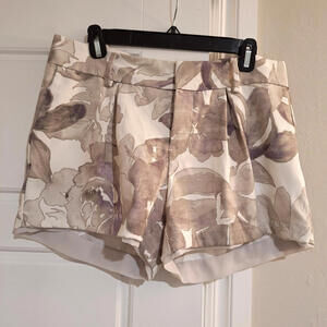 Simply Vera Wang Shorts 12 White Lavender Floral Pockets Pleated Quiet Luxury